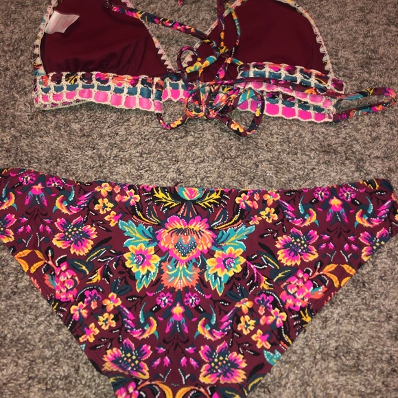 Bikini - Picture 3 of 3